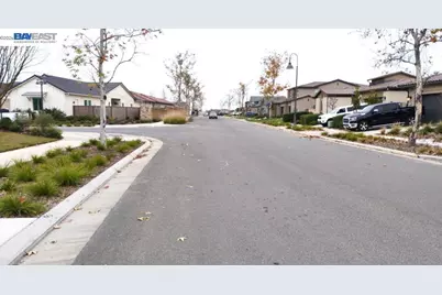 965 Beaver Pond Loop, Madera, CA 93636 - Photo 5