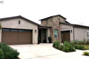 965 Beaver Pond Loop, Madera, CA 93636 - Photo 1