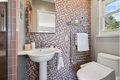 1989 Oakview Dr, Oakland, CA 94602 - Photo 29