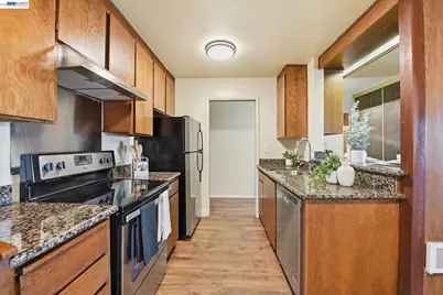 303 Adams St #301, Oakland, CA 94610 - Photo 3