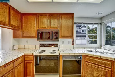 1286 Clarke Ln, Alameda, CA 94502 - Photo 7