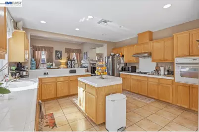 2248 Golden Leaf Ln., Tracy, CA 95377 - Photo 29