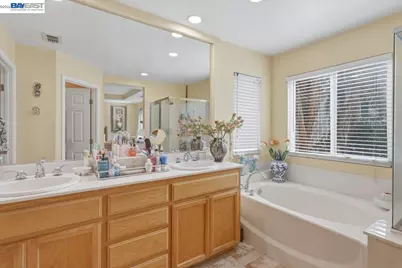 2248 Golden Leaf Ln., Tracy, CA 95377 - Photo 37