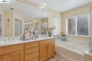 2248 Golden Leaf Ln, Tracy, CA 95377 - Photo 37