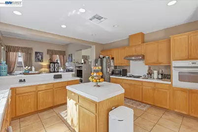 2248 Golden Leaf Ln., Tracy, CA 95377 - Photo 33