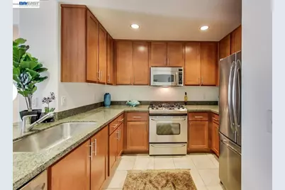 423 7th St #208, Oakland, CA 94607 - Photo 5