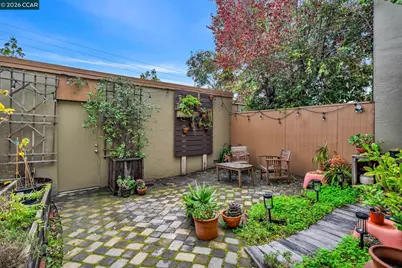 1119 Camino Del Valle, Alameda, CA 94502 - Photo 17