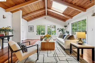 6785 Aitken Dr, Oakland, CA 94611 - Photo 9