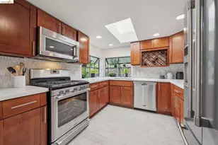 6785 Aitken Dr, Oakland, CA 94611 - Photo 17