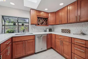 6785 Aitken Dr, Oakland, CA 94611 - Photo 19