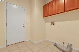 16166 Meadowmeer Ln, Fontana, CA 92336 - Photo 23