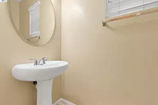 16166 Meadowmeer Ln, Fontana, CA 92336 - Photo 17