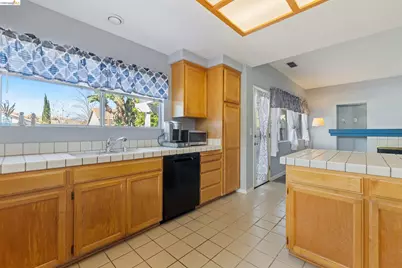 4924 Stirrup Way, Antioch, CA 94531 - Photo 11