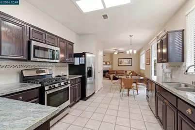 5683 Vintage Cir, Stockton, CA 95219 - Photo 5