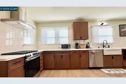 585 10th St, San Jose, CA 95112 - Photo 23