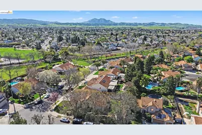 925 Outrigger Cir, Brentwood, CA 94513 - Photo 33