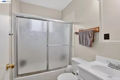 484 B St, Hayward, CA 94541 - Photo 21