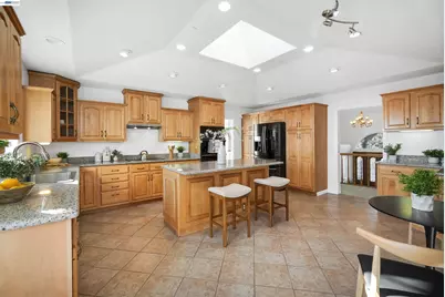 3499 La Mesa Dr, Hayward, CA 94542 - Photo 25