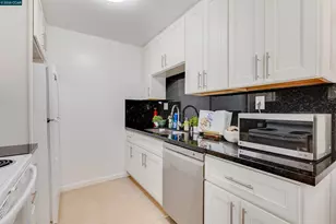 2724 Oak Rd, Walnut Creek, CA 94597 - Photo 23