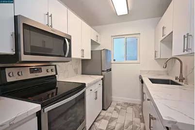 1425 Lakeside Drive #101, Oakland, CA 94612 - Photo 11