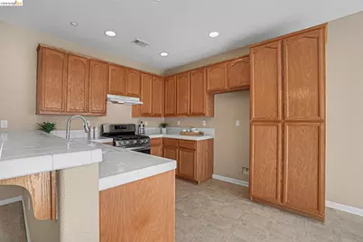 399 Earlham Way, Brentwood, CA 94513 - Photo 5