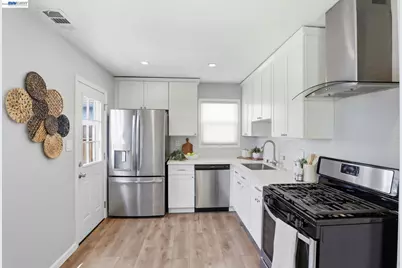 16129 Via Pinale, San Lorenzo, CA 94580 - Photo 7