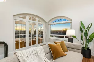 8301 Ney Ave, Oakland, CA 94605 - Photo 5