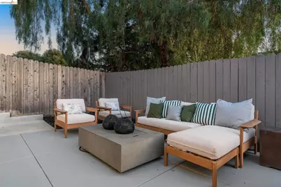 8301 Ney Ave, Oakland, CA 94605 - Photo 11