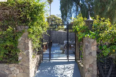 8301 Ney Ave, Oakland, CA 94605 - Photo 59