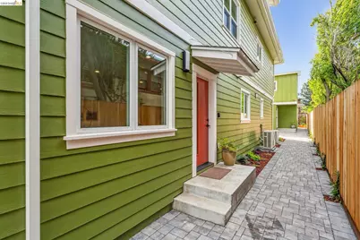 667 & 667A Alcatraz Ave, Oakland, CA 94609 - Photo 35