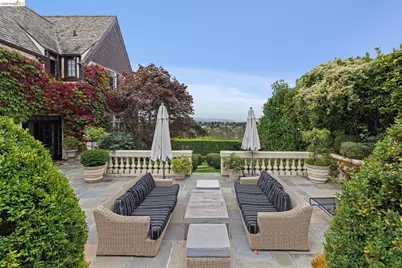 5710 Margarido Dr, Oakland, CA 94618 - Photo 7