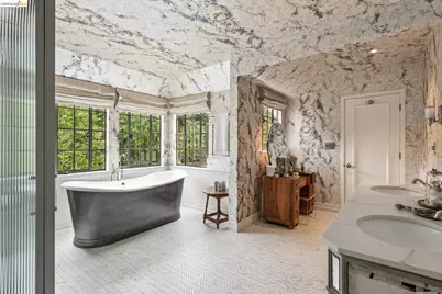 5710 Margarido Dr, Oakland, CA 94618 - Photo 25