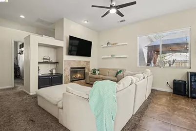 193 Mike Gartrell Cir, Sacramento, CA 95835 - Photo 11