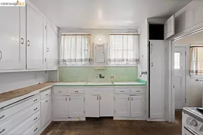 2569 Maxwell Ave, Oakland, CA 94601 - Photo 23