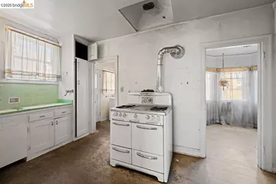 2569 Maxwell Ave, Oakland, CA 94601 - Photo 21