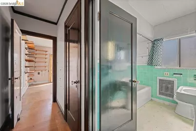 2569 Maxwell Ave, Oakland, CA 94601 - Photo 39