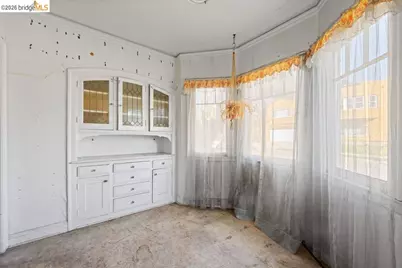 2569 Maxwell Ave, Oakland, CA 94601 - Photo 17