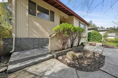 2033 Trafalgar Pl, Oakland, CA 94611 - Photo 3