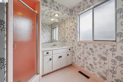 2033 Trafalgar Pl, Oakland, CA 94611 - Photo 35