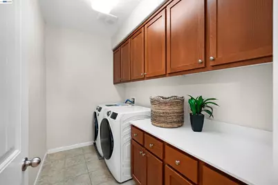 6299 Rocky Point Ct, Oakland, CA 94605 - Photo 35