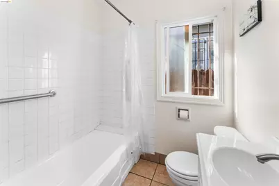 6504 Bancroft Ave, Oakland, CA 94605 - Photo 9