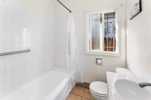 6504 Bancroft Ave, Oakland, CA 94605 - Photo 9