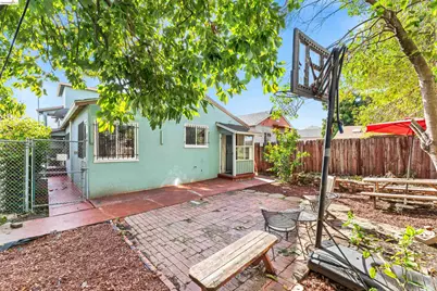 6504 Bancroft Ave, Oakland, CA 94605 - Photo 13