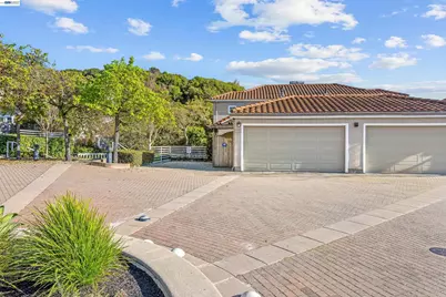 4636 Redwood Rd, Oakland, CA 94619 - Photo 1