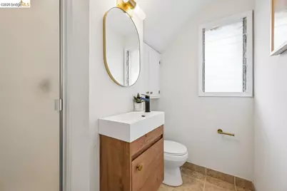 233 Capricorn Ave, Oakland, CA 94611 - Photo 27