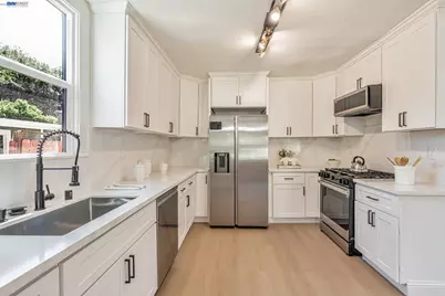 6927 Sunkist Dr, Oakland, CA 94605 - Photo 11