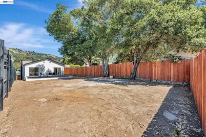 6927 Sunkist Dr, Oakland, CA 94605 - Photo 33