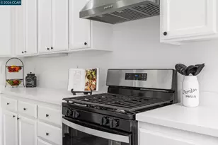 5700 Oakmont Dr, Richmond, CA 94806 - Photo 13