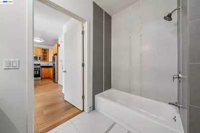 2300 Broadway #4, Oakland, CA 94612 - Photo 9