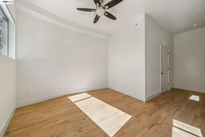 2300 Broadway #4, Oakland, CA 94612 - Photo 17